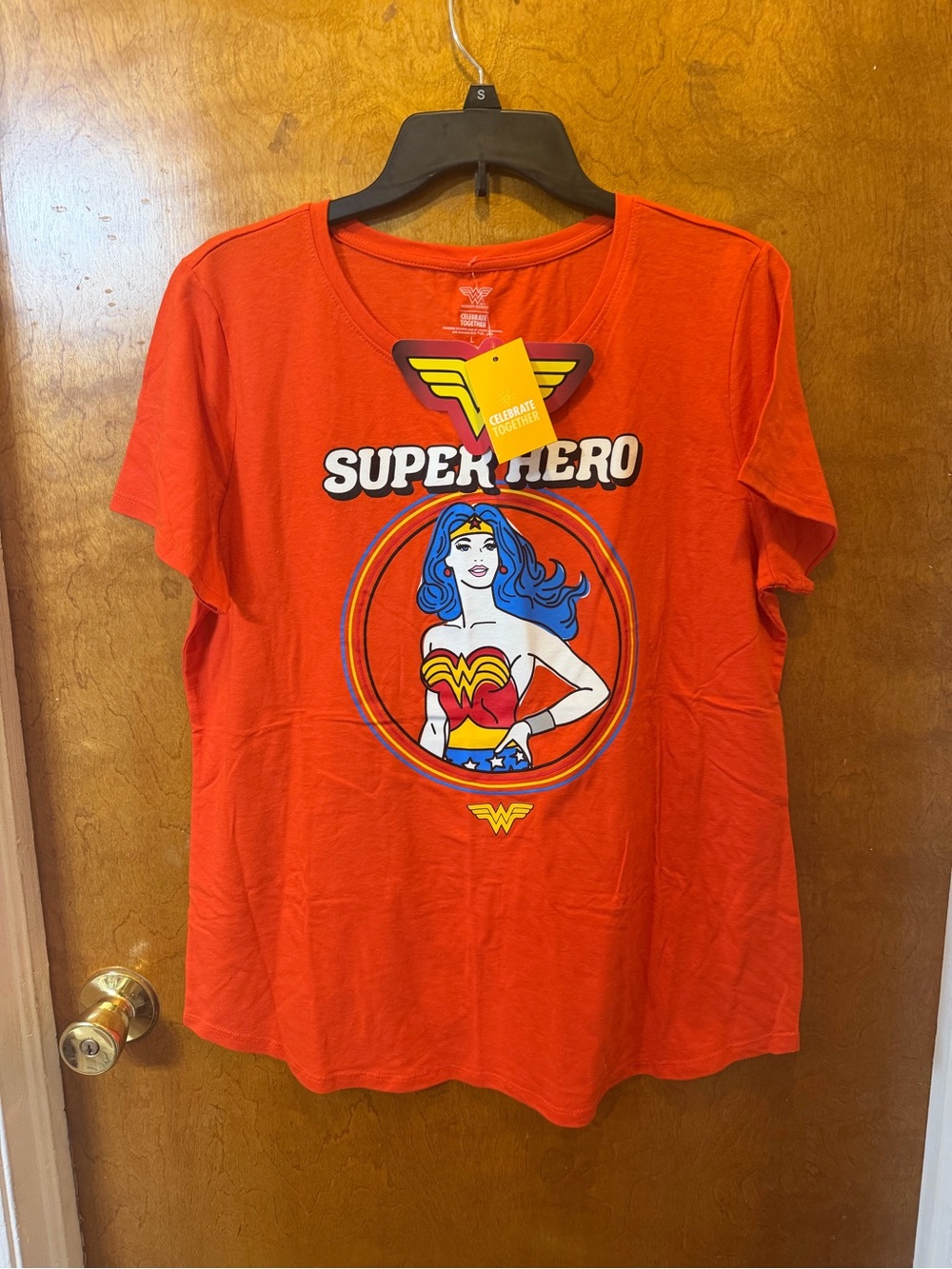 Wonder Woman Red Graphic crew Neck Short Sleeve Women’s T-Shirt Size L